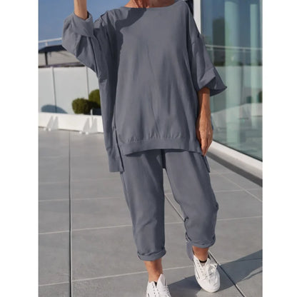 Women's knit loungewear set with oversized boat-neck top and cuffed cropped trousers – Grey