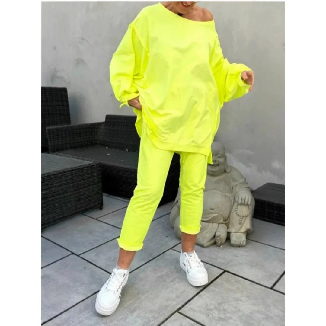 Women's knit loungewear set with oversized boat-neck top and cuffed cropped trousers – Yellow
