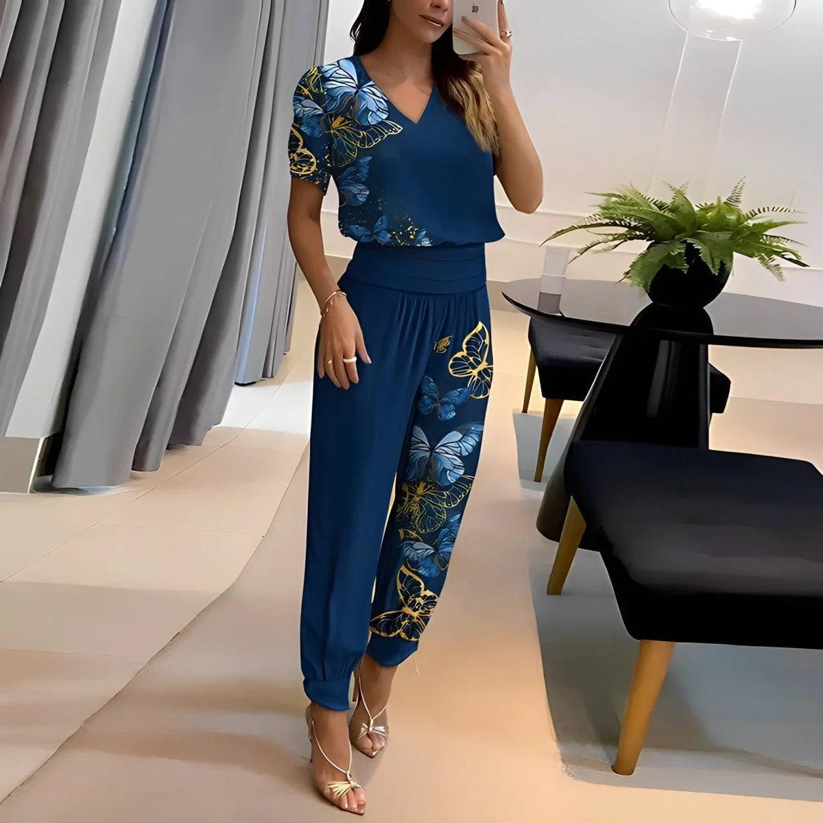 Women's knit matching set with V-neck short-sleeve top and high-waisted trousers – Blue