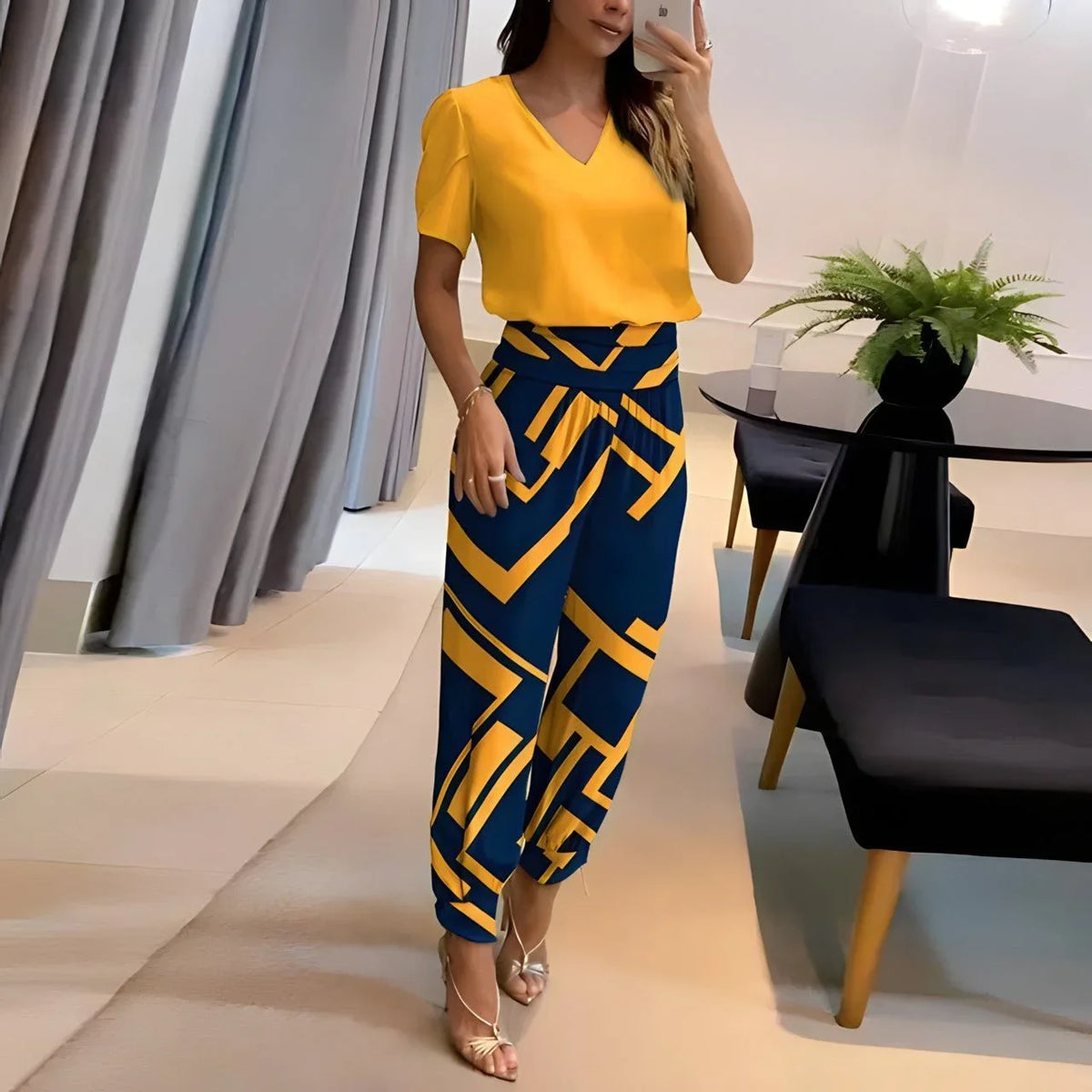 Women's knit matching set with V-neck short-sleeve top and high-waisted trousers – Yellow