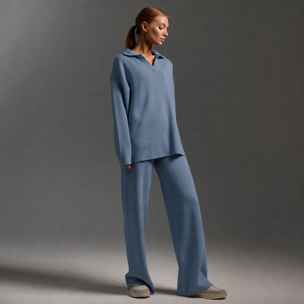 Women's knit tracksuit with polo-neck knit sweater and wide-leg trousers – Blue