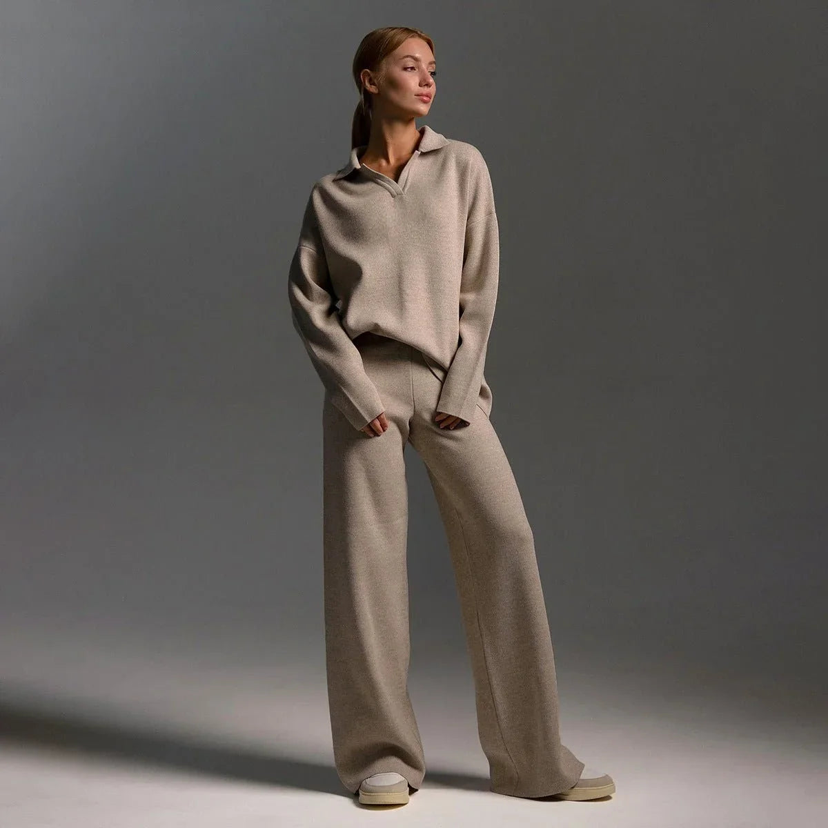 Women's knit tracksuit with polo-neck knit sweater and wide-leg trousers – Creme