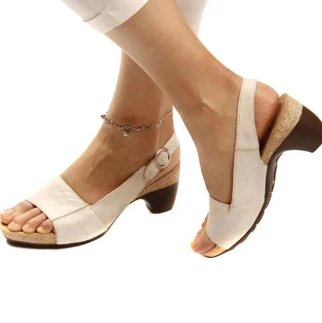 Women's leather block-heel slingback open-toe sandals with buckle closure – Beige