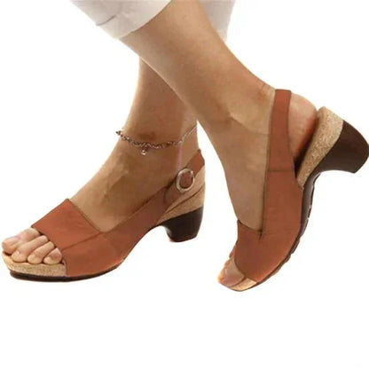 Women's leather block-heel slingback open-toe sandals with buckle closure – Brown