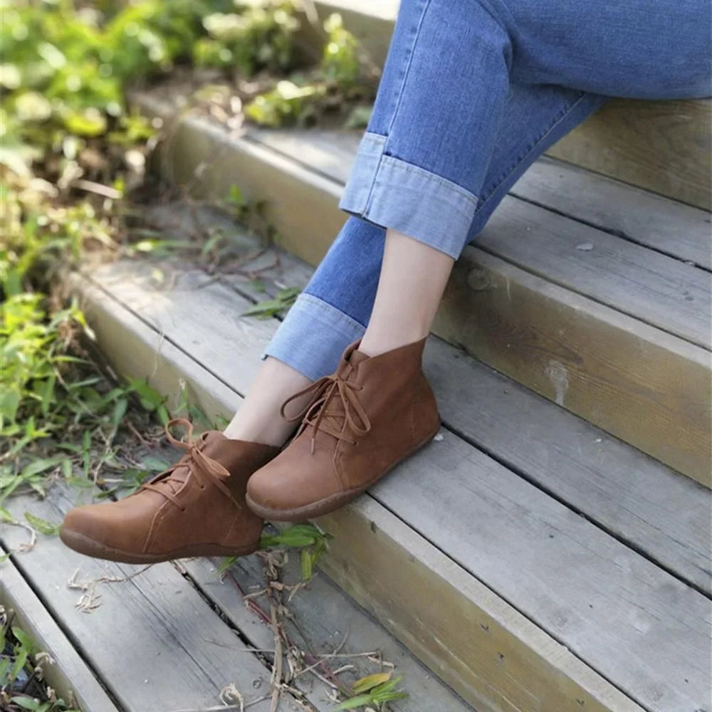 Women's leather casual ankle boots with lace-up closure and round toe