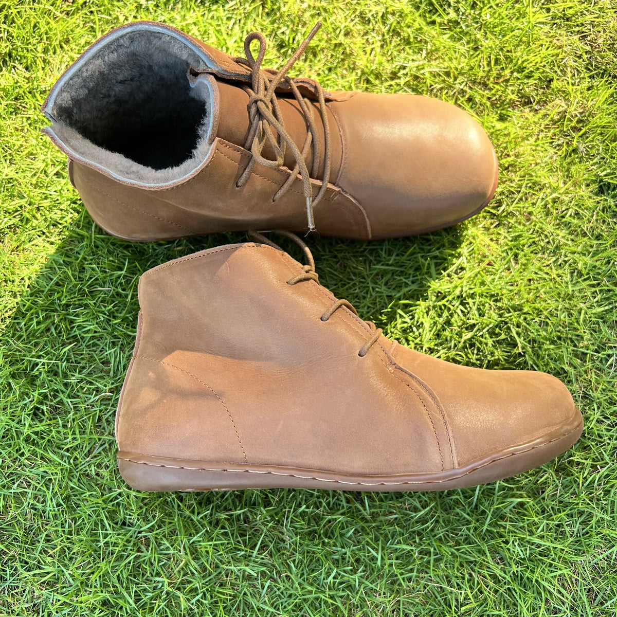 Women's leather casual ankle boots with lace-up closure and round toe