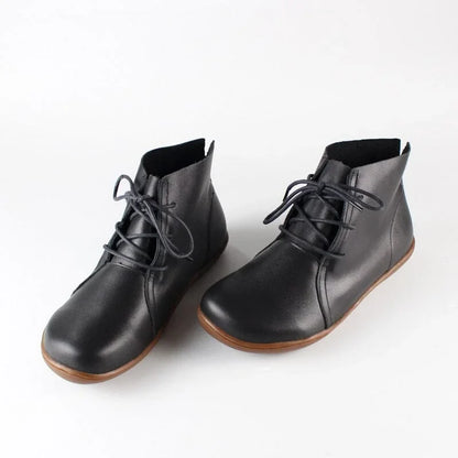 Women's leather casual ankle boots with lace-up closure and round toe – Black