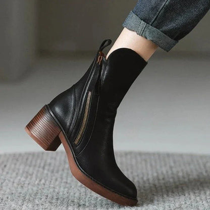 Women's leather chunky-heel ankle boots with side zipper closure – Black