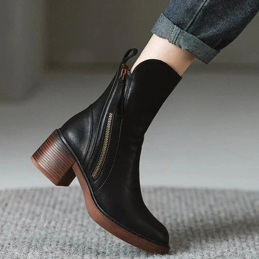 Women's leather chunky-heel ankle boots with side zipper closure – Black