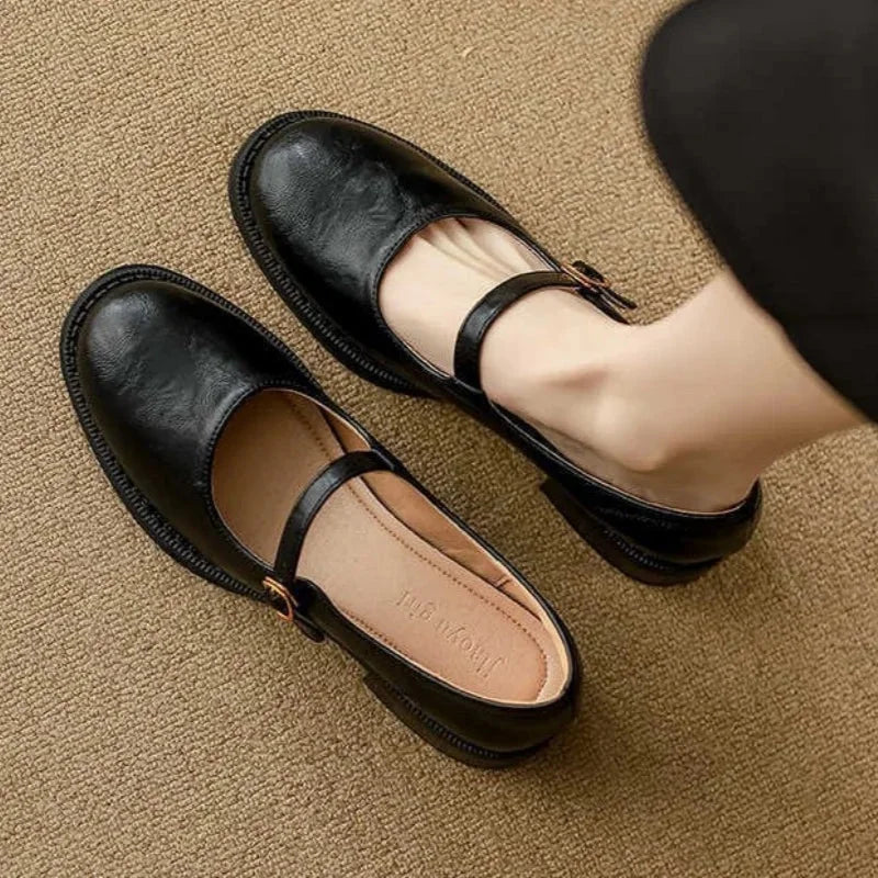 Women's leather Mary-Jane shoes with low block heel buckle strap