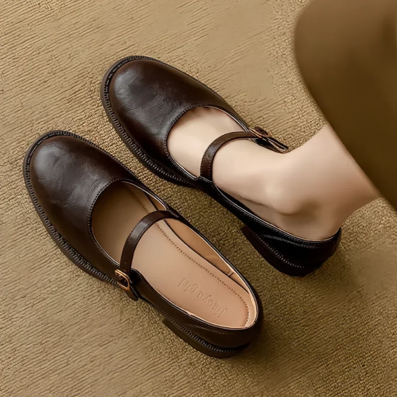 Women's leather Mary-Jane shoes with low block heel buckle strap