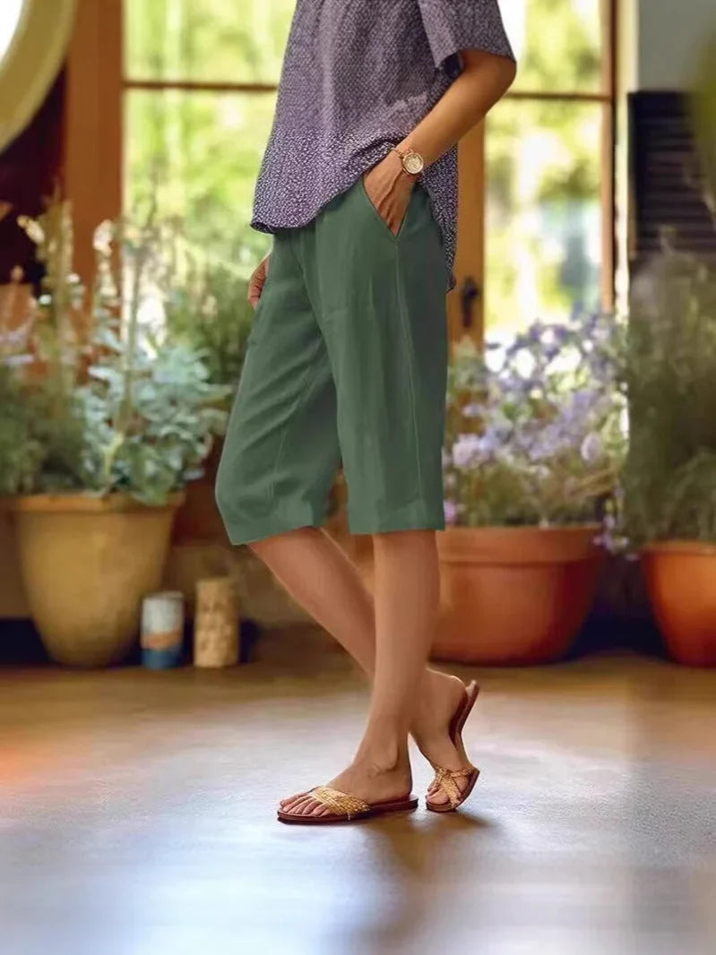 Women's light summer linen cropped shorts with elastic waist and pockets – Green