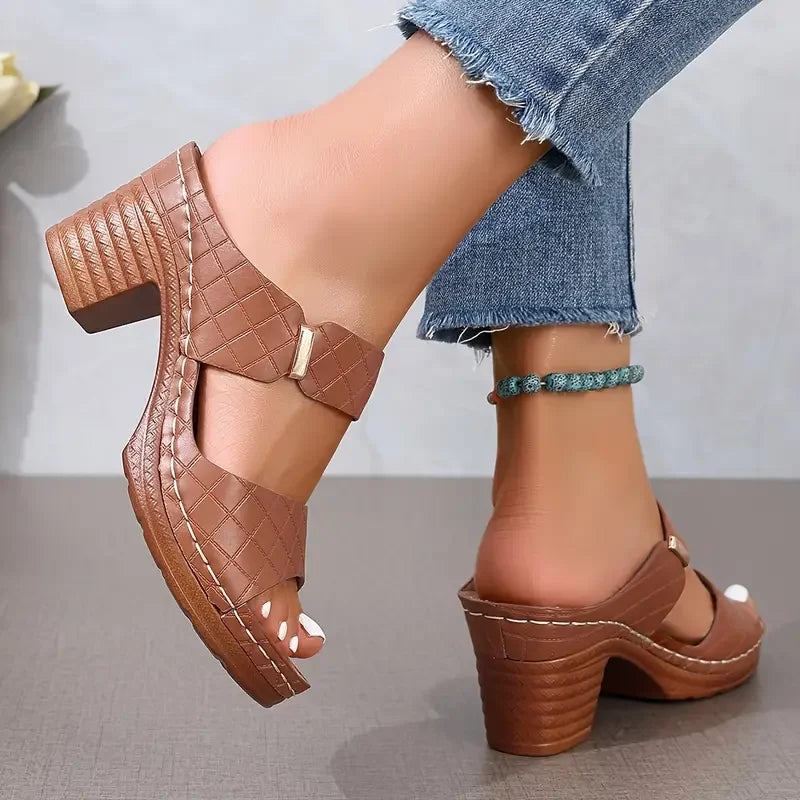 Women's comfort cushioned platform block-heel sandals with quilted design