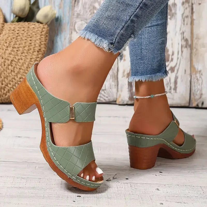 Women's comfort cushioned platform block-heel sandals with quilted design