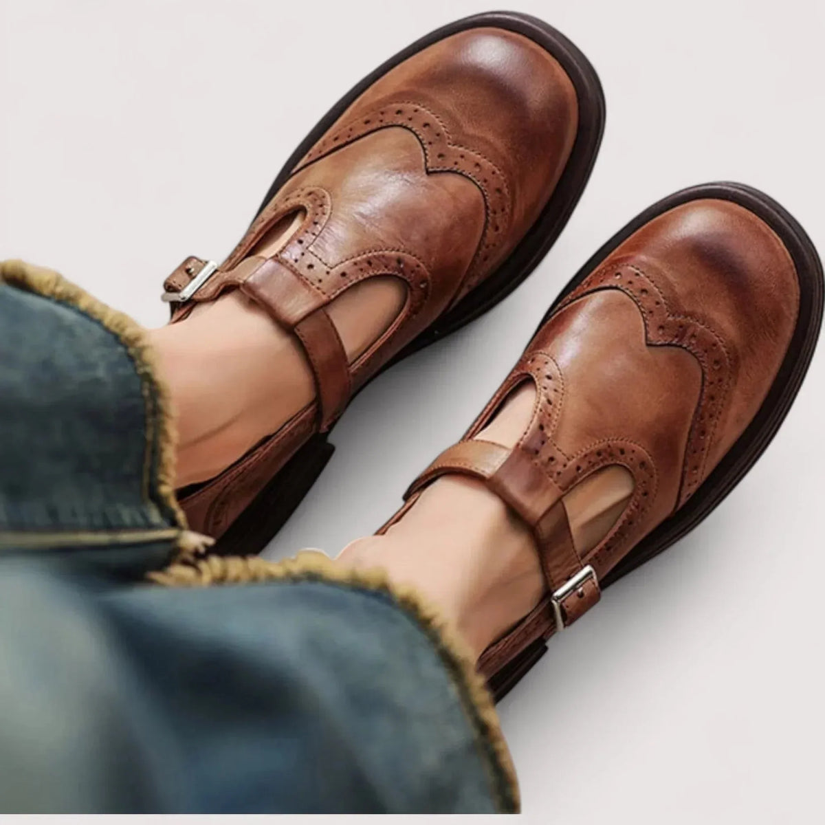 Women's comfort leather Mary Jane shoes with T-strap and brogue details – Brown