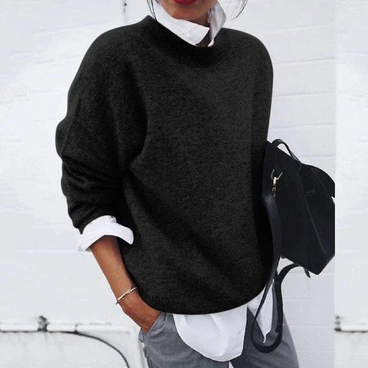 Women's oversized crew neck soft knit sweater – Black