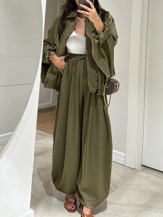 Women's oversized denim jacket with front closure and drawstring wide-leg pants