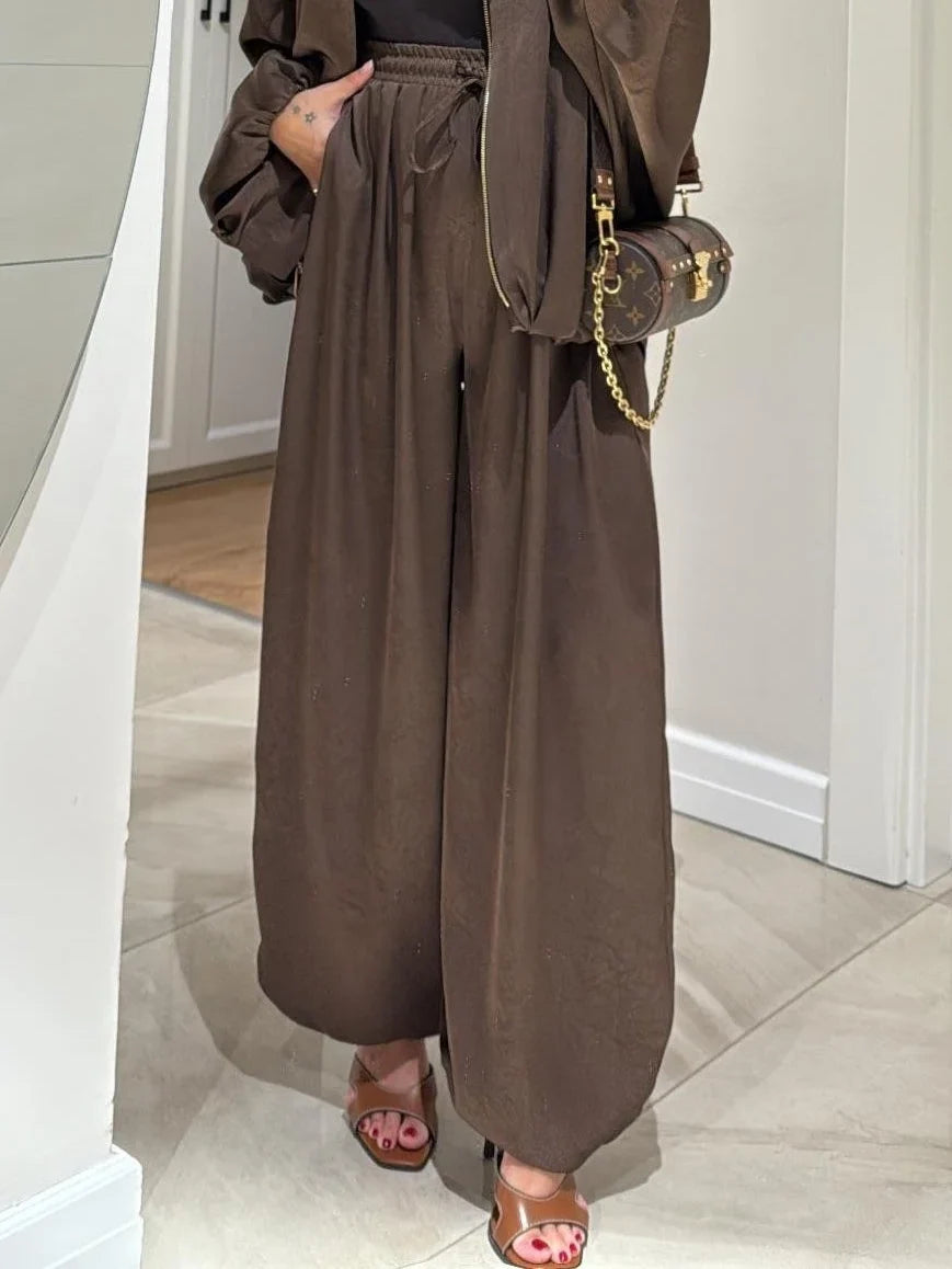 Women's oversized denim jacket with front closure and drawstring wide-leg pants
