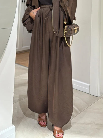 Women's oversized denim jacket with front closure and drawstring wide-leg pants