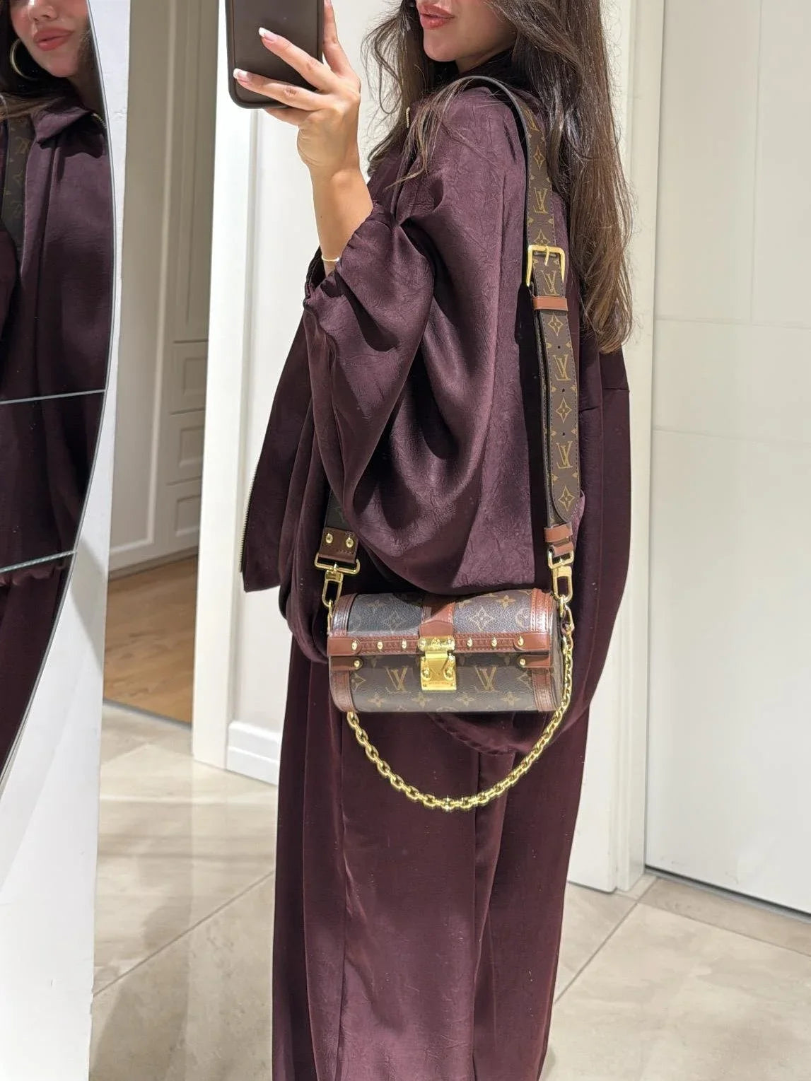Women's oversized denim jacket with front closure and drawstring wide-leg pants