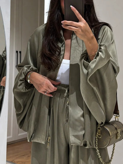 Women's oversized denim jacket with front closure and drawstring wide-leg pants