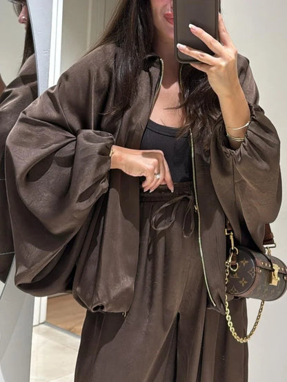 Women's oversized denim jacket with front closure and drawstring wide-leg pants