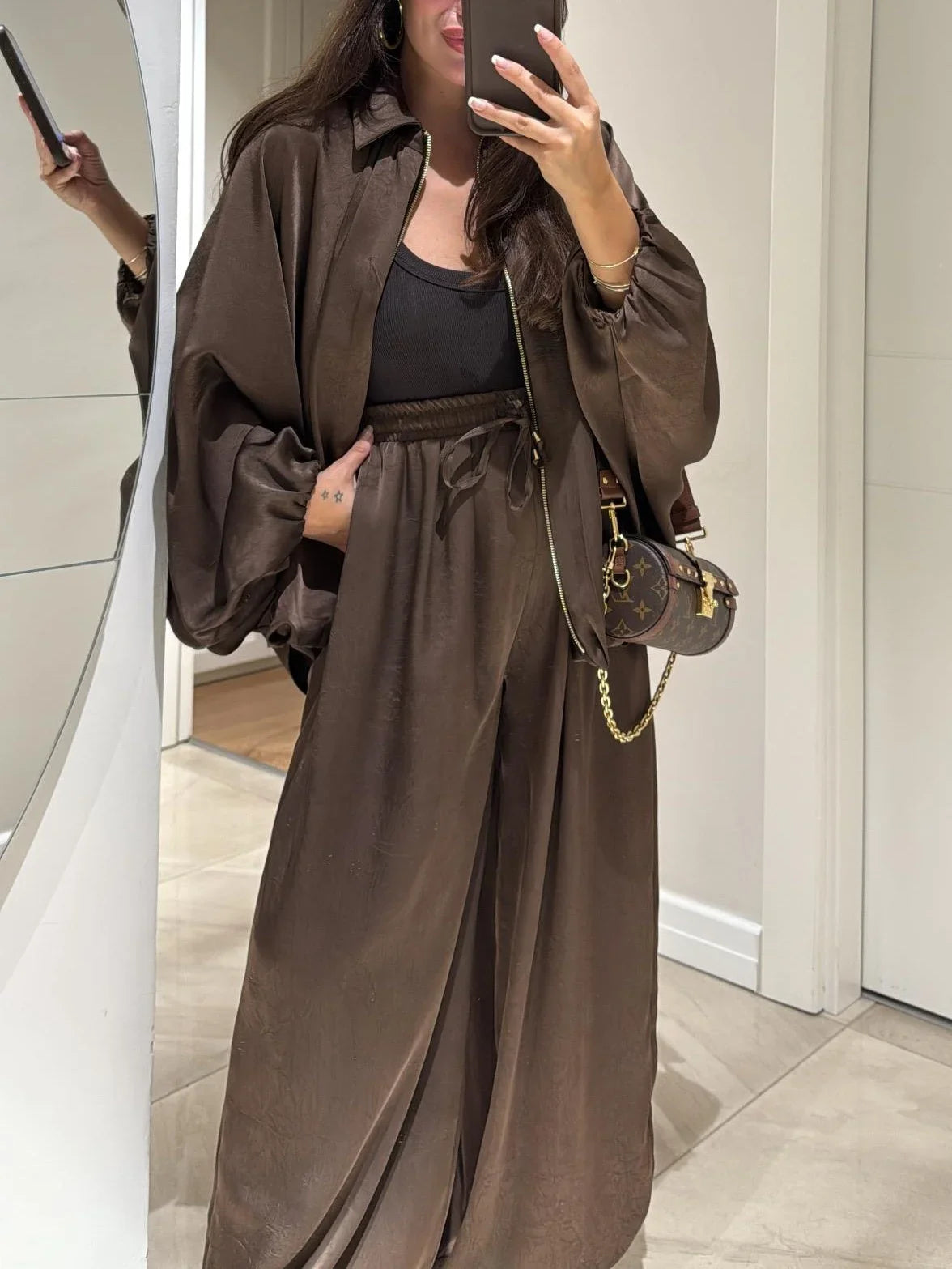 Women's oversized denim jacket with front closure and drawstring wide-leg pants