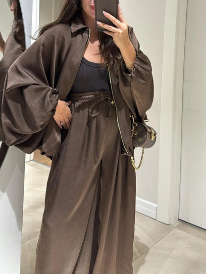 Women's oversized denim jacket with front closure and drawstring wide-leg pants