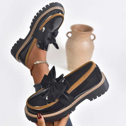 Women's patent bow platform slip-on loafers with chunky sole – Black