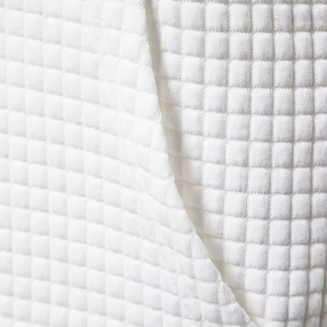 Women's quilted hoodie with kangaroo pocket and drawstring cowl-neck