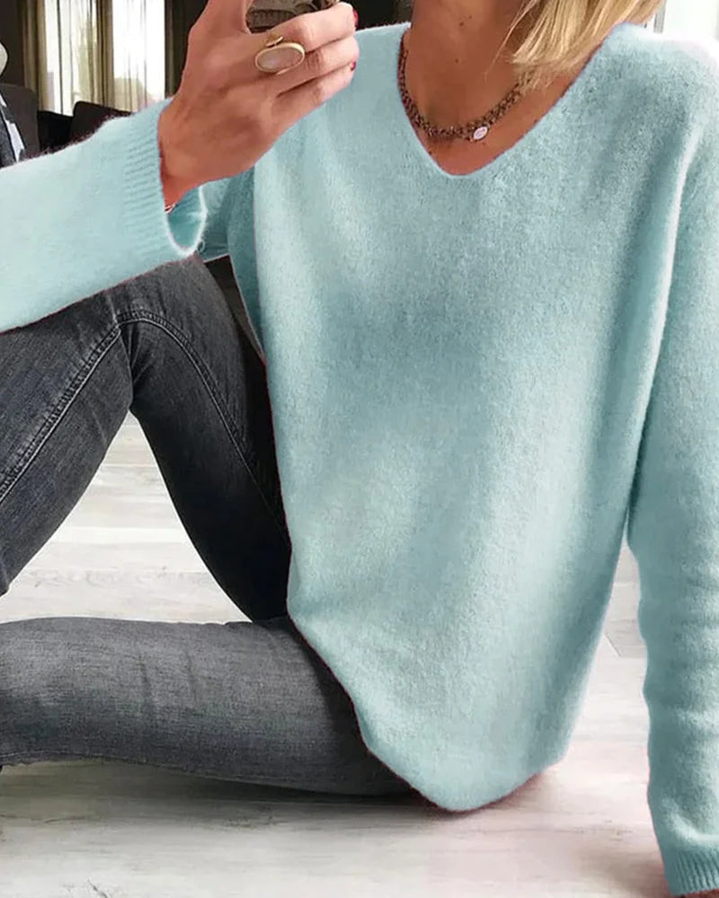 Women's relaxed fit knit sweater with V-neck long-sleeve design – Blue