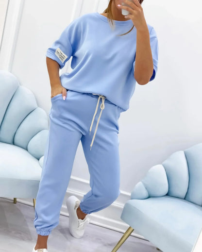 Women's relaxed fit knit two-piece set with short-sleeve top and cuffed joggers – Blue
