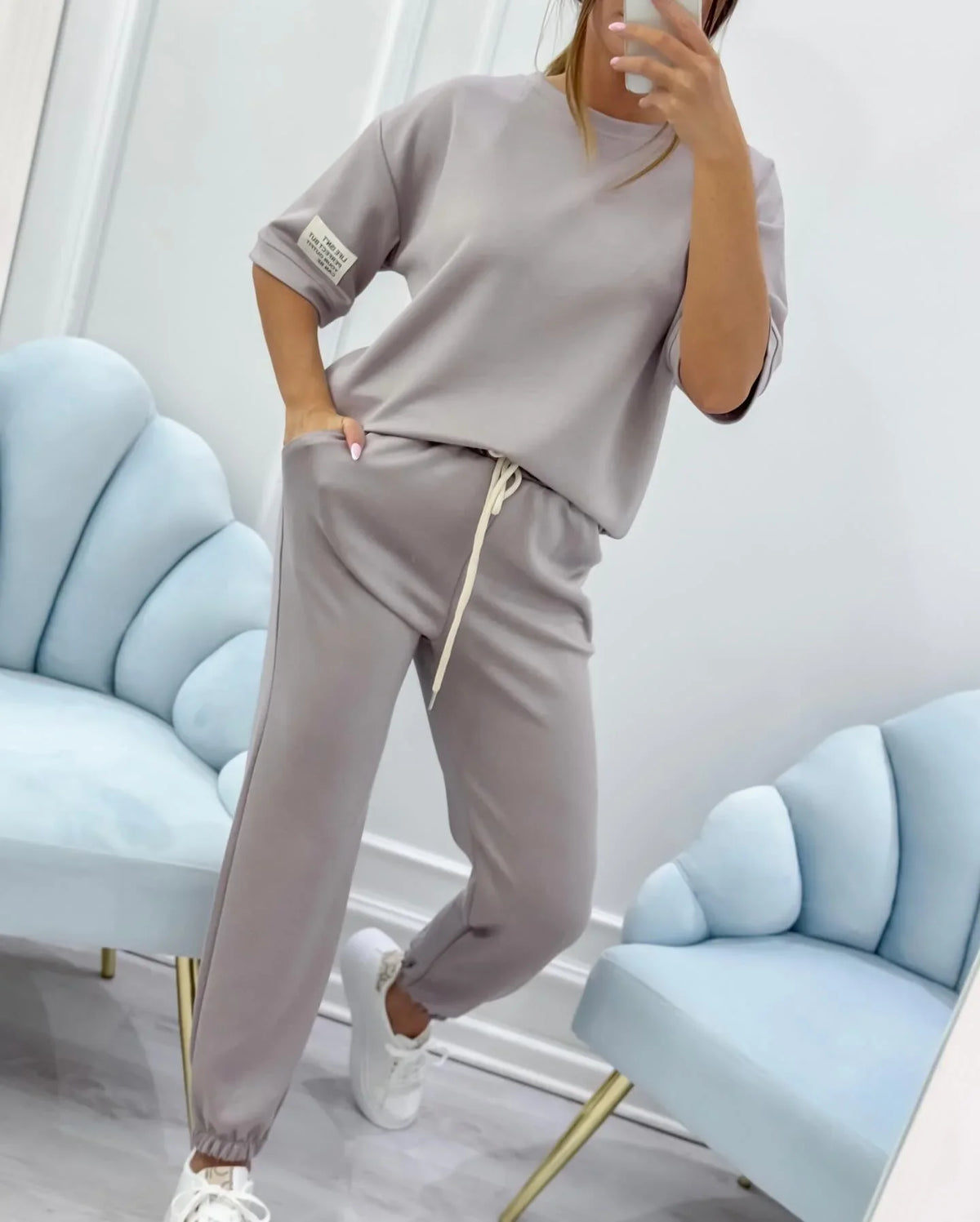 Women's relaxed fit knit two-piece set with short-sleeve top and cuffed joggers – Grey
