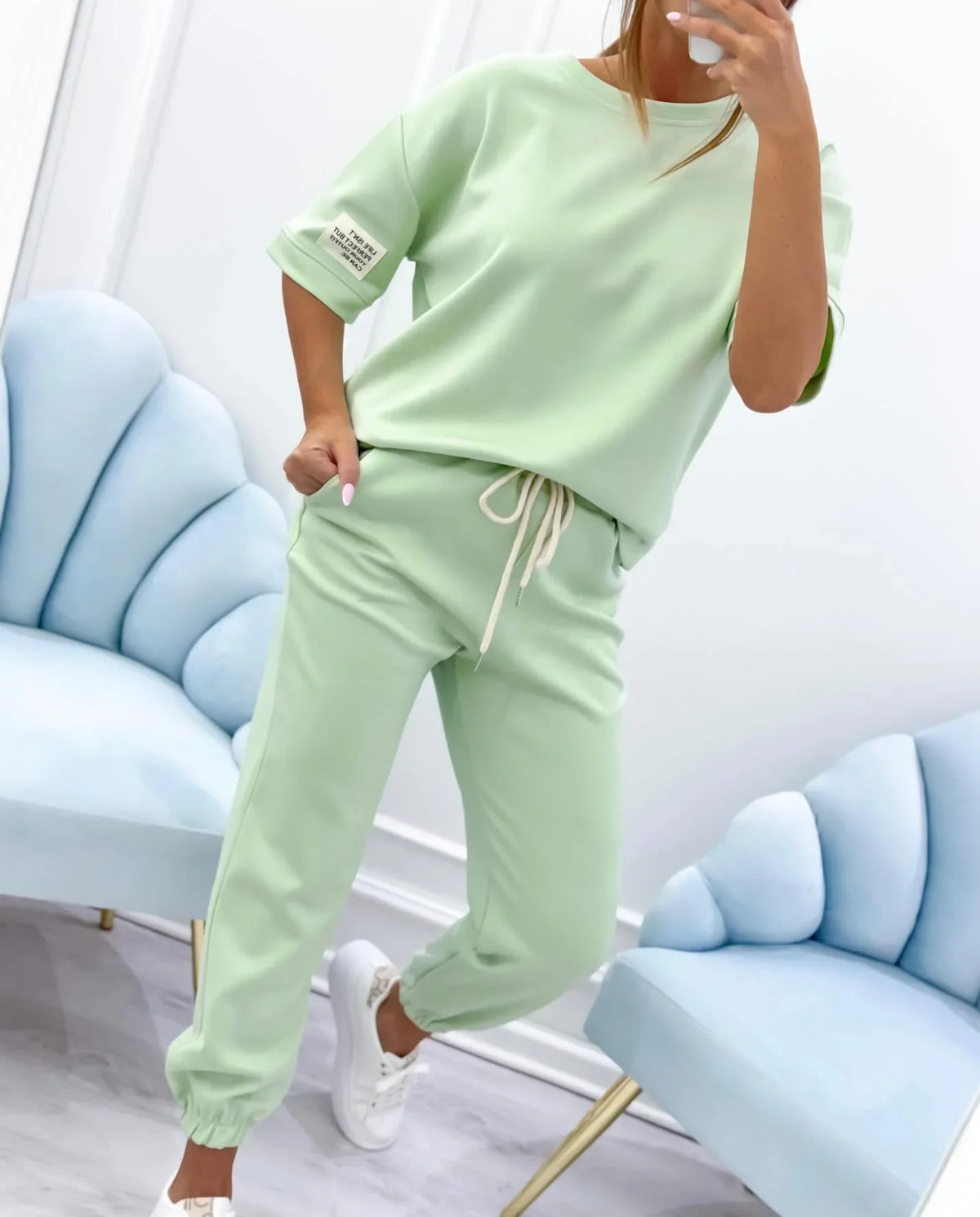 Women's relaxed fit knit two-piece set with short-sleeve top and cuffed joggers – Green