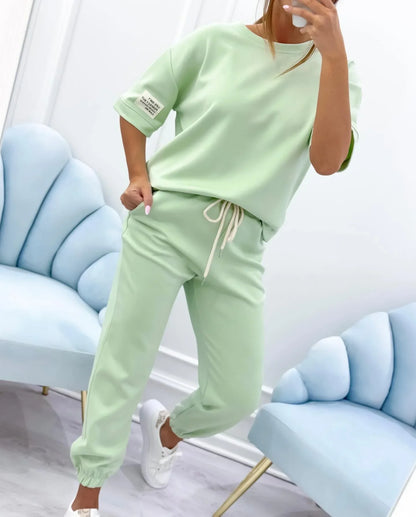 Women's relaxed fit knit two-piece set with short-sleeve top and cuffed joggers – Green