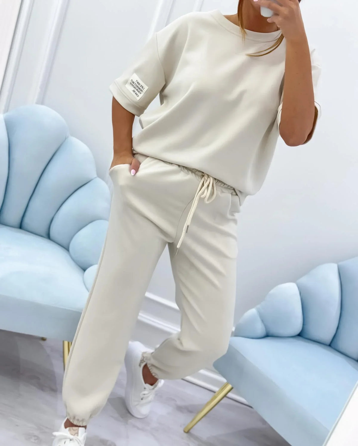 Women's relaxed fit knit two-piece set with short-sleeve top and cuffed joggers – Light Grey