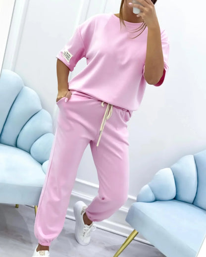 Women's relaxed fit knit two-piece set with short-sleeve top and cuffed joggers – Pink