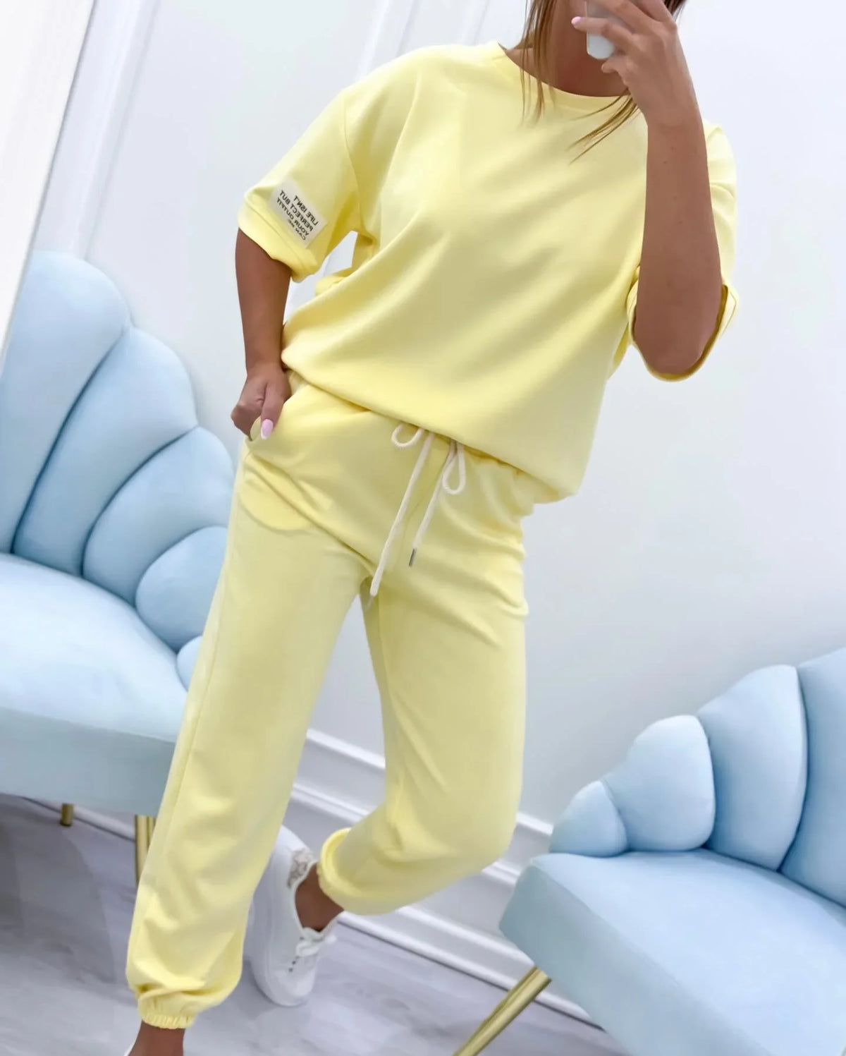 Women's relaxed fit knit two-piece set with short-sleeve top and cuffed joggers – Yellow