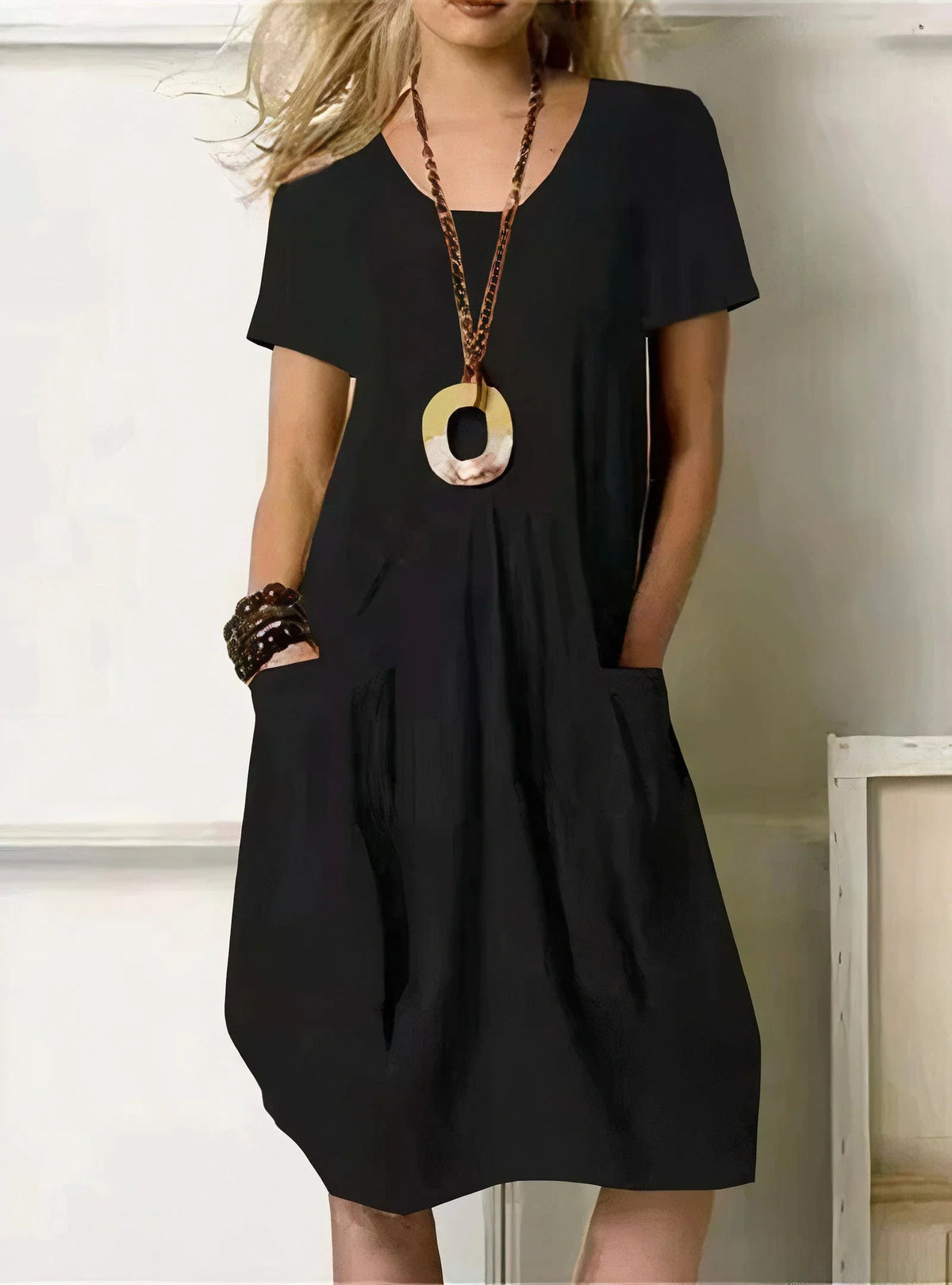 Women's relaxed midi dress with V-neck short-sleeve and pleated pockets – Black (Almost sold out)