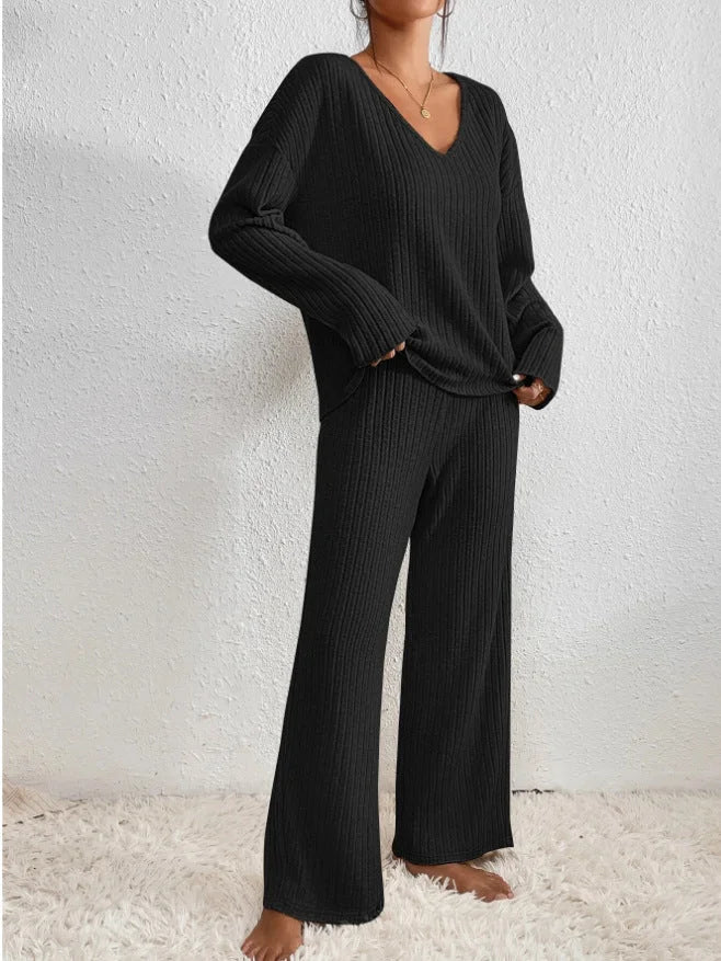 Women's ribbed 2-piece lounge set with V-neck knit sweater and wide-leg trousers – Black