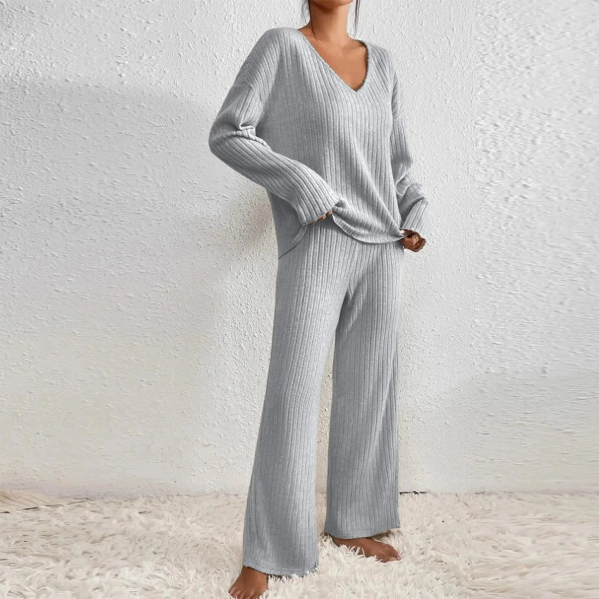 Women's ribbed 2-piece lounge set with V-neck knit sweater and wide-leg trousers – Grey