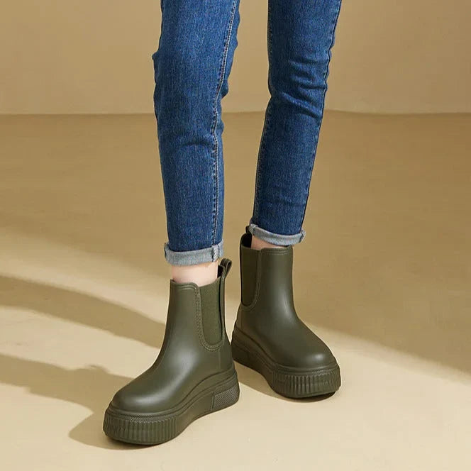 Women's rubber waterproof Chelsea rain boots with chunky platform sole