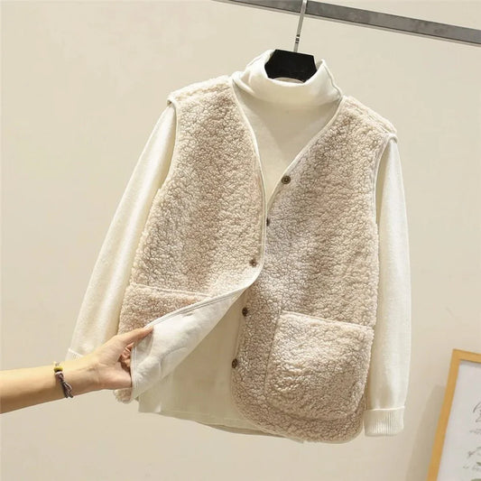 Women's sherpa fleece button-front puffer vest – Beige