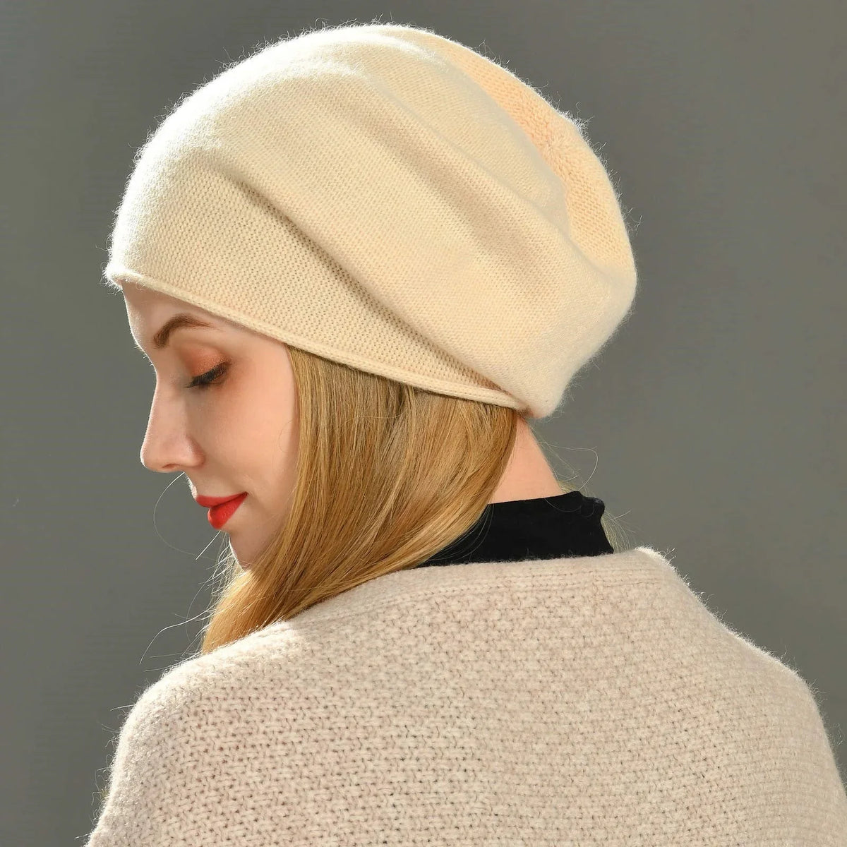 Women's soft casual relaxed-fit knit beanie with slouchy design