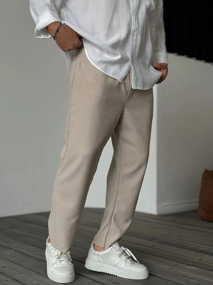 Women's soft pleated relaxed fit trousers with elastic waist and side pockets