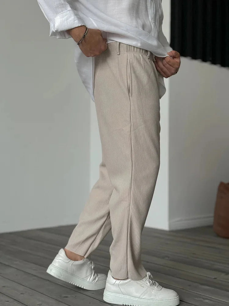 Women's soft pleated relaxed fit trousers with elastic waist and side pockets