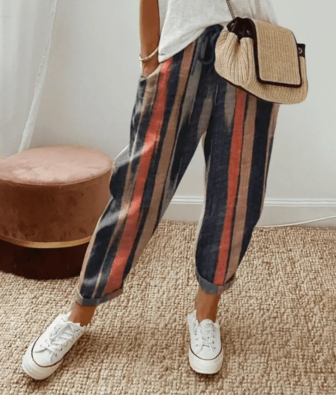 Women's striped cropped comfort trousers with drawstring waist and cuffed hem – Stripes