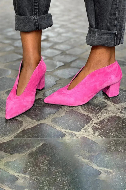 Women's suede pointed-toe pumps with V-cut vamp and block heel – Fuchsia
