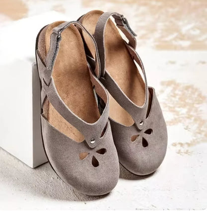Women's suede slingback sandals with closed-toe floral cut-outs – Grey