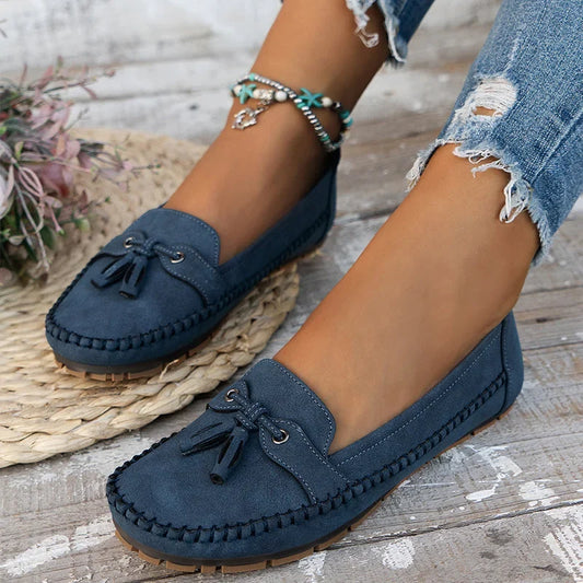 Women's suede slip-on loafers with front tassels and moccasin stitching – Blue